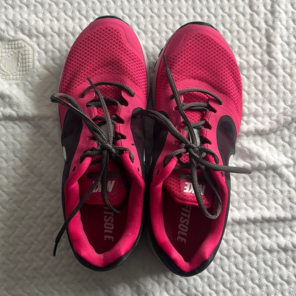 NIKE running shoes size 9.
